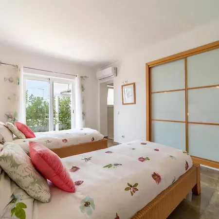 Villa Villa In Prime Location Pool