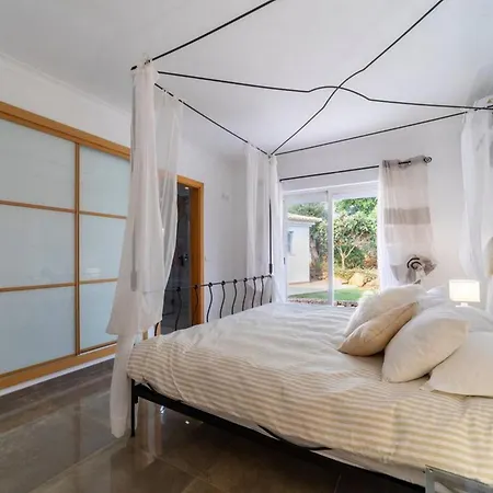 Villa In Prime Location Pool Albufeira