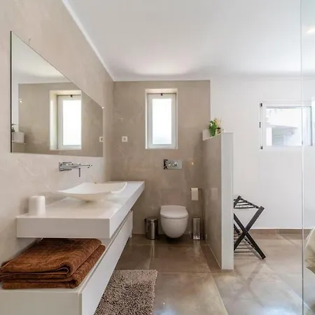 Villa In Prime Location Pool Albufeira